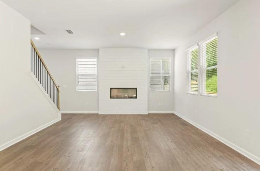 Spacious, unfurnished interior of a new home in Kingsley Creek, Lithonia (Image 5).