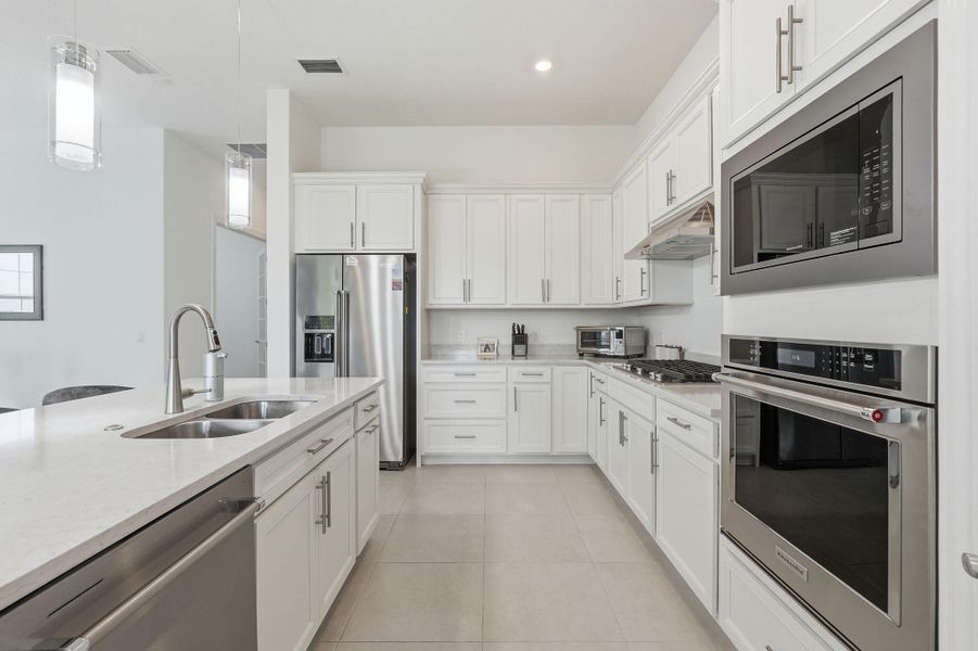 27-web-or-mls-10550_Northbrook_Cir_036