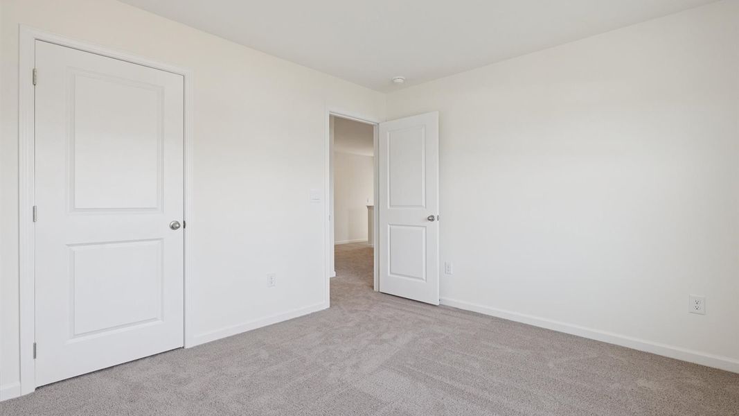 Spacious, unfurnished interior of a new home in Whispering Springs, Maryville (Image 24).