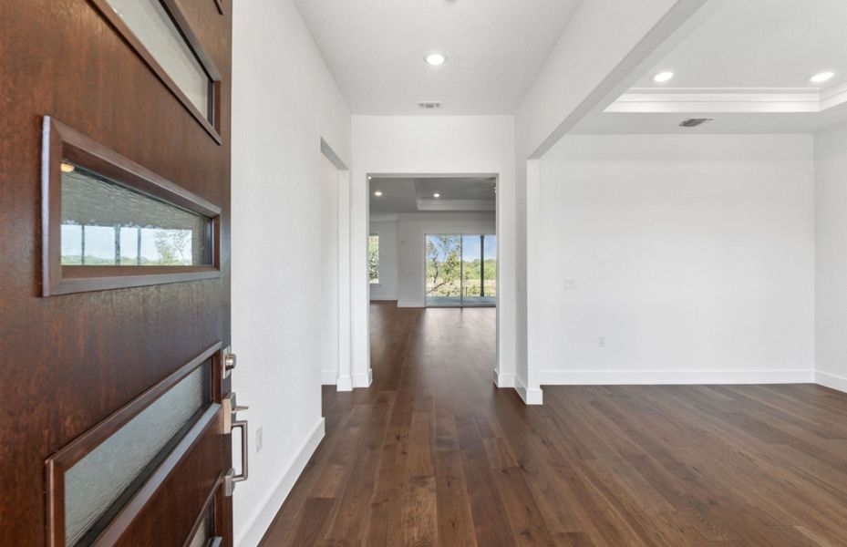 Spacious, unfurnished interior of a new home in Sun City Texas, Georgetown (Image 8).