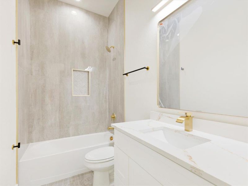 Furnished interior view inside a new home in , Dallas (Image 14).