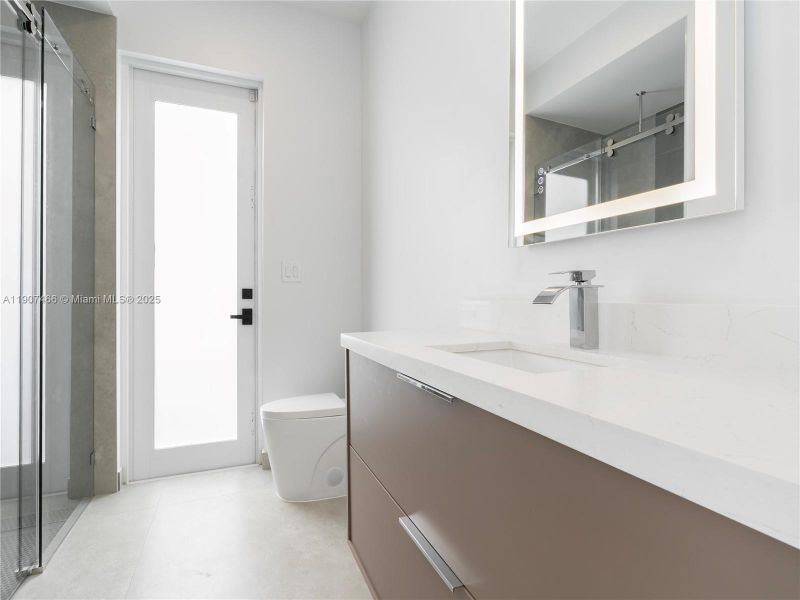 Cabana bath leading to pool Cabana bath leading to pool