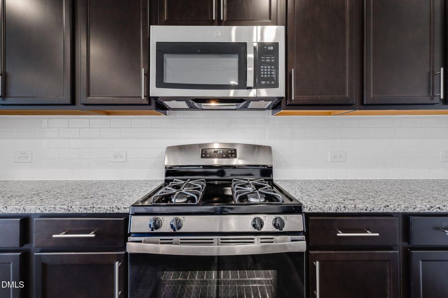 SUN_Everlee_Pic_CarsonII_QMI_237_Kitchen