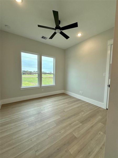Spacious, unfurnished interior of a new home in , Angleton (Image 7).
