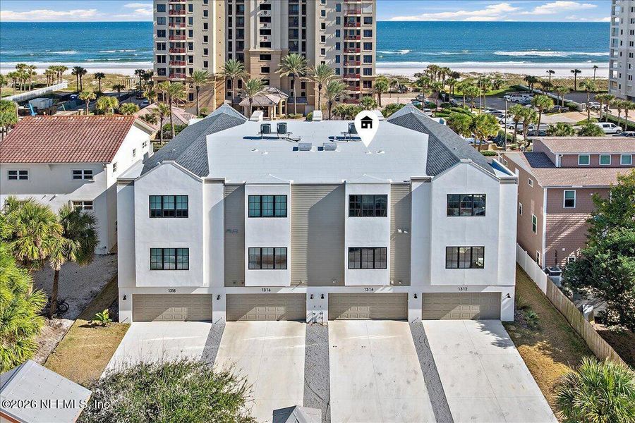 Condo located in Jacksonville Beach, FL showcasing its design and architecture (Image 6).