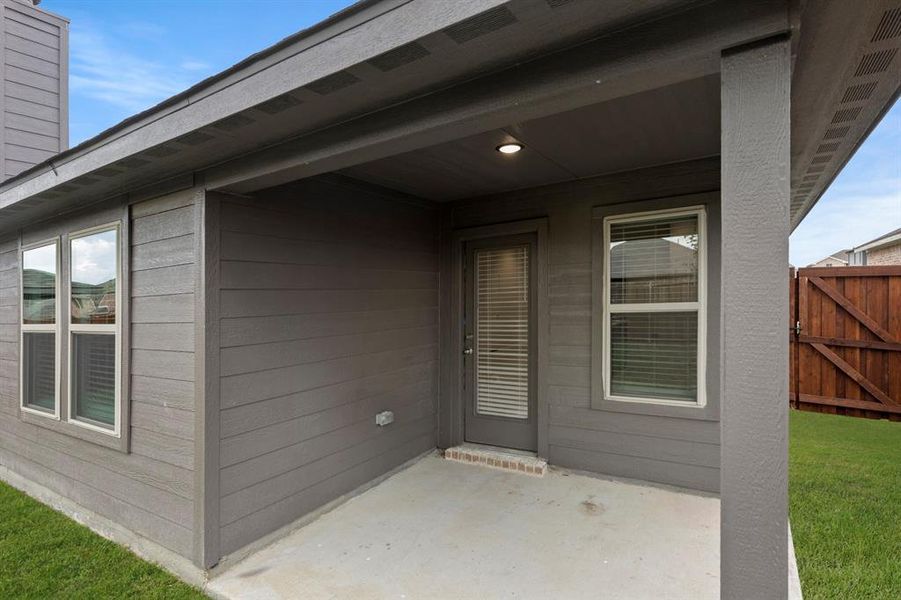 25. 3253 Mercer - Patio