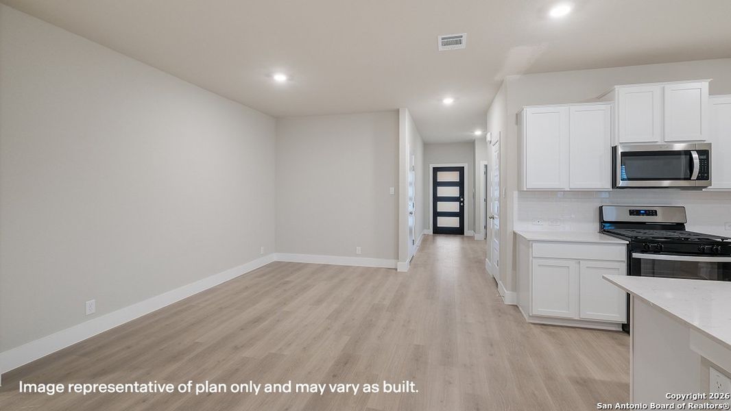 Spacious, unfurnished interior of a new home in Brookstone Creek, San Antonio (Image 12).