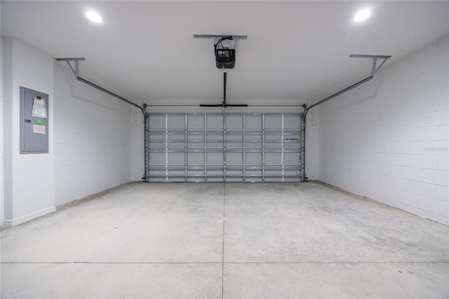 Spacious, unfurnished interior of a new home in , Ocklawaha (Image 17).