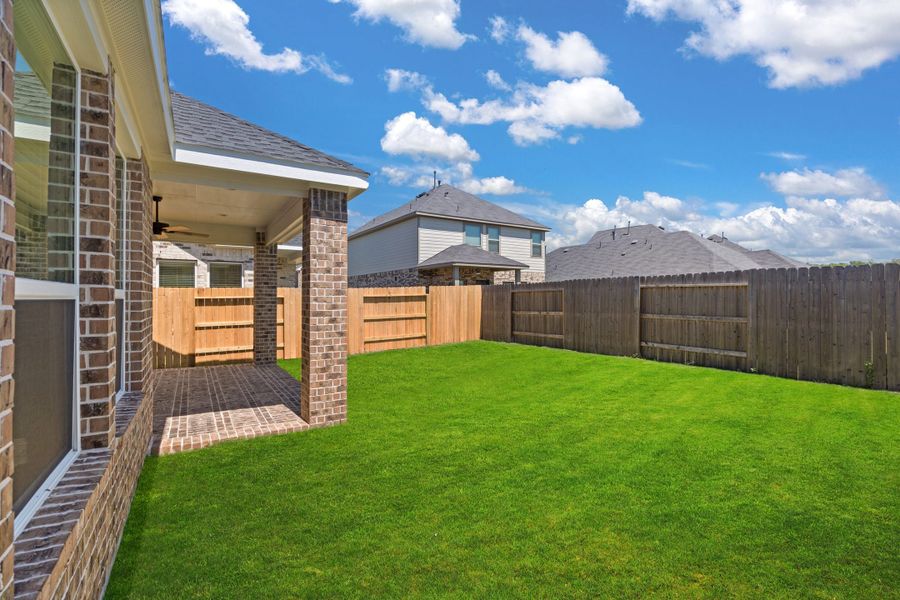 Exterior details and patio area of a home in Wood Leaf Reserve, Tomball (Image 21).