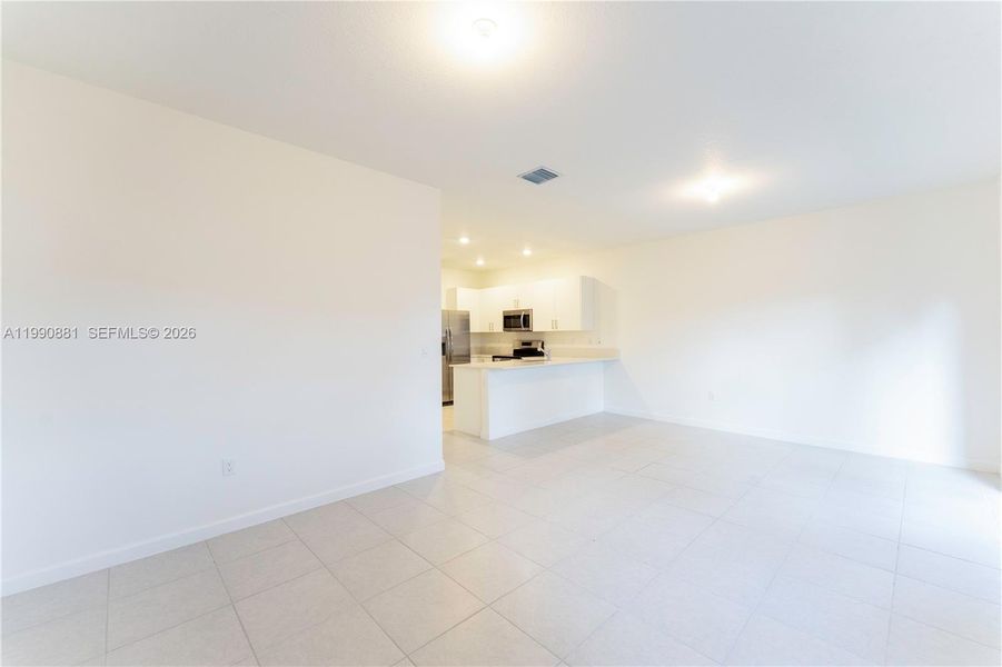 Spacious, unfurnished interior of a new home in , Lauderhill (Image 29).