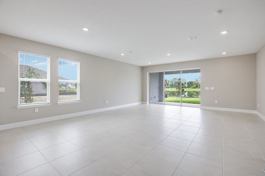 Spacious, unfurnished interior of a new home in Indigo Creek, Apollo Beach (Image 9).