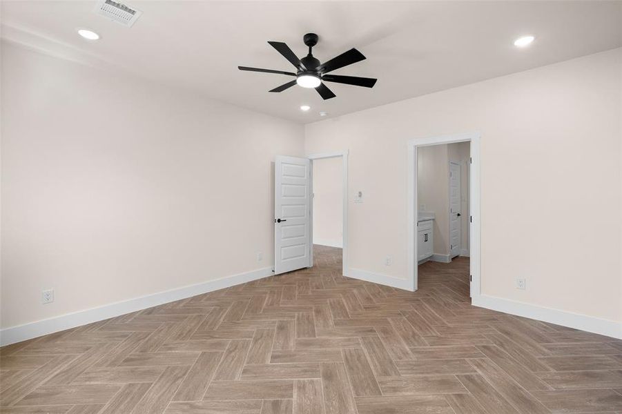 Spacious, unfurnished interior of a new home in , Granbury (Image 22). Spacious, unfurnished interior of a new home in , Granbury (Image 22).