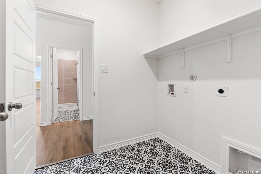 Spacious, unfurnished interior of a new home in Medina Crossing, Von Ormy (Image 18).