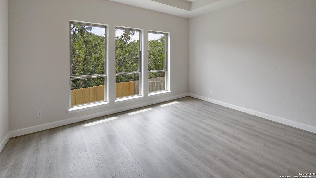 Spacious, unfurnished interior of a new home in Stevens Ranch 55', San Antonio (Image 27).