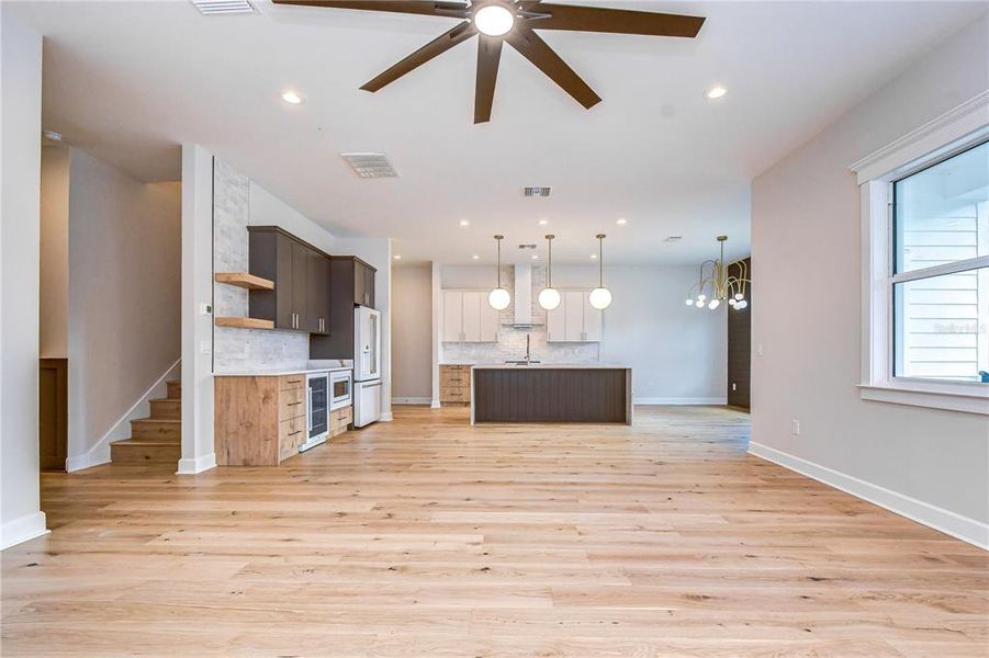 Spacious, unfurnished interior of a new home in , Tampa (Image 30).