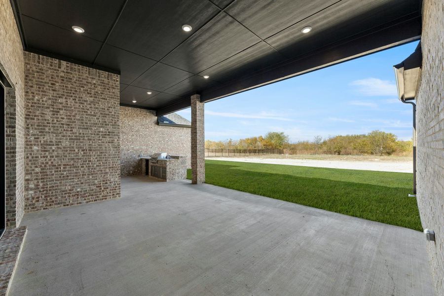 Exterior details and patio area of a home in Berkshire Estates, Mesquite (Image 3).