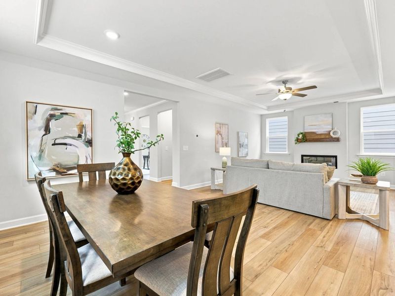 Dining & Family Room Dining & Family Room