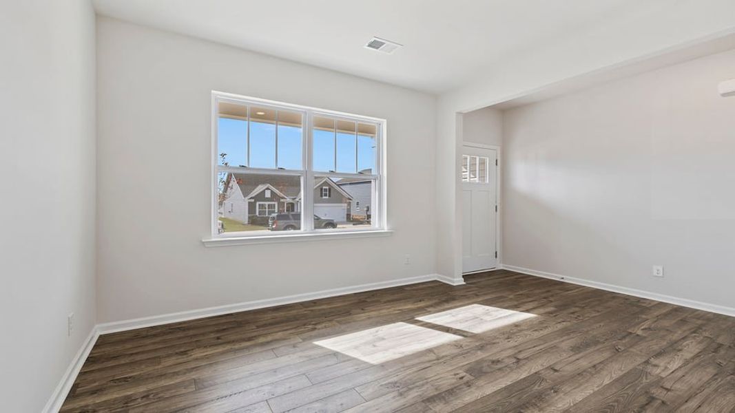Spacious, unfurnished interior of a new home in Sage Grove, Lyman (Image 14).