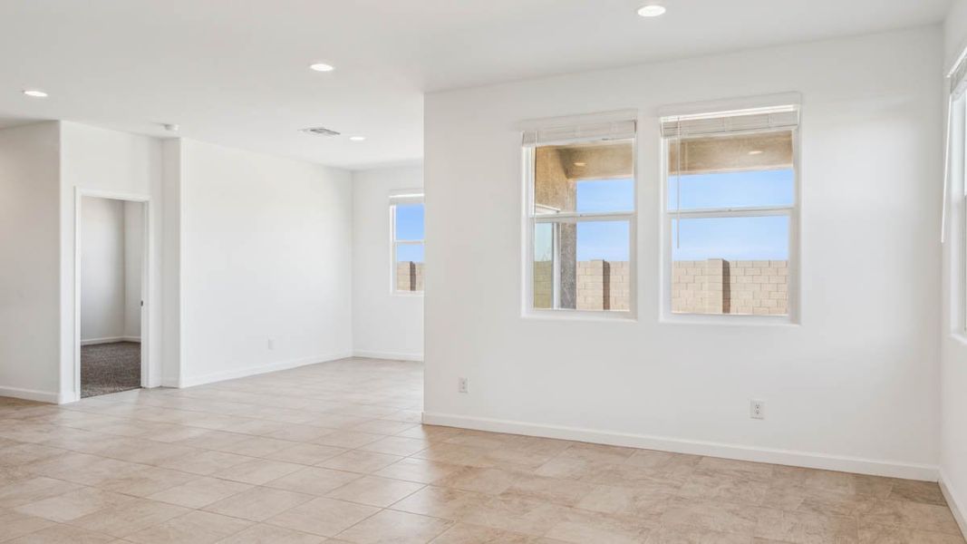 Spacious, unfurnished interior of a new home in Magma Ranch Vistas, Florence (Image 16).