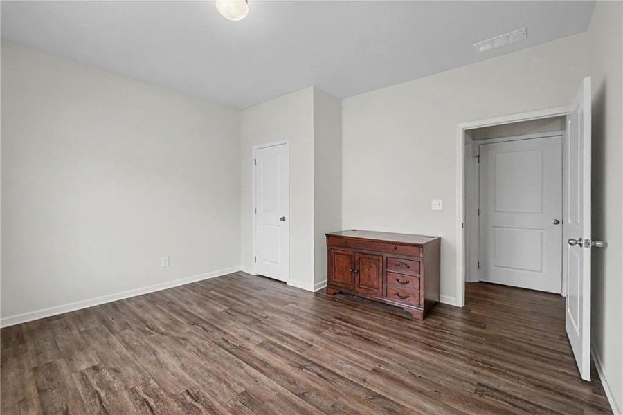 Spacious, unfurnished interior of a new home in Villages at Cedar Hill, Dallas (Image 29).