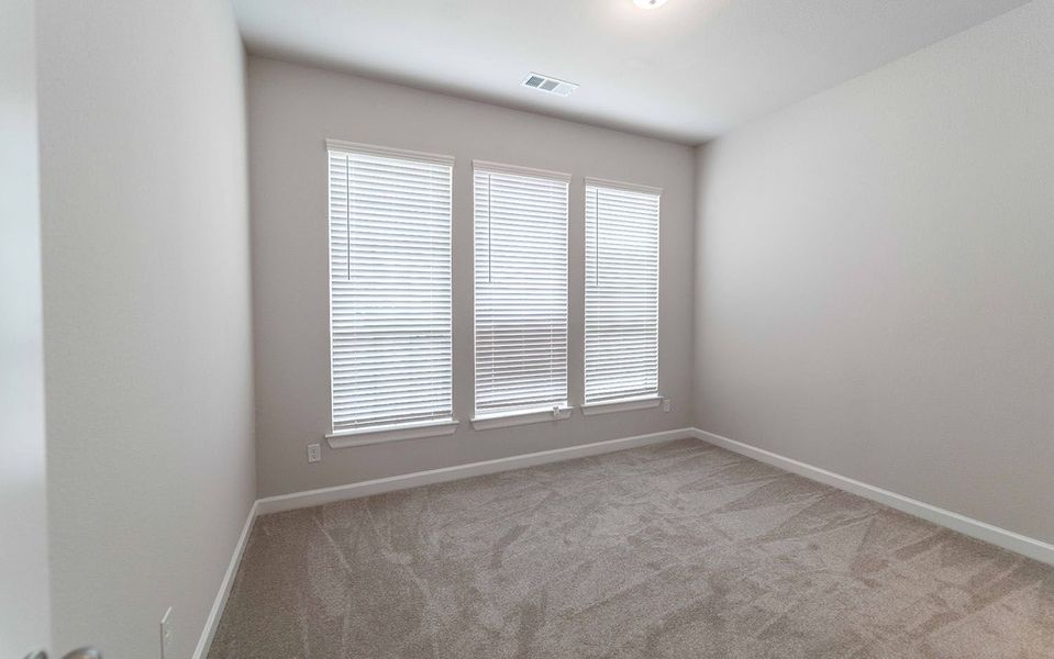 Spacious, unfurnished interior of a new home in Sonoma Verde, Rockwall (Image 21).