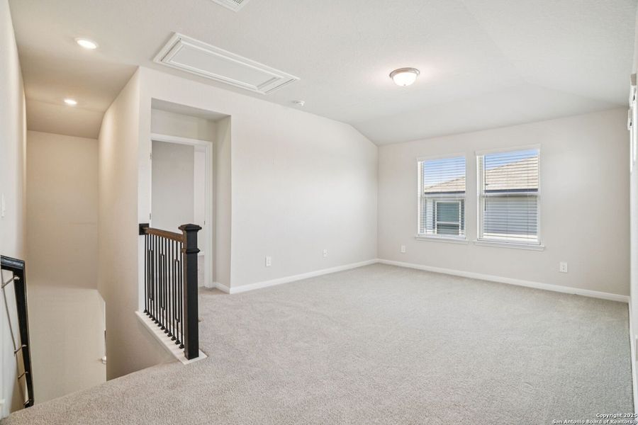 Spacious, unfurnished interior of a new home in Royal Crest, San Antonio (Image 29). Spacious, unfurnished interior of a new home in Royal Crest, San Antonio (Image 29).