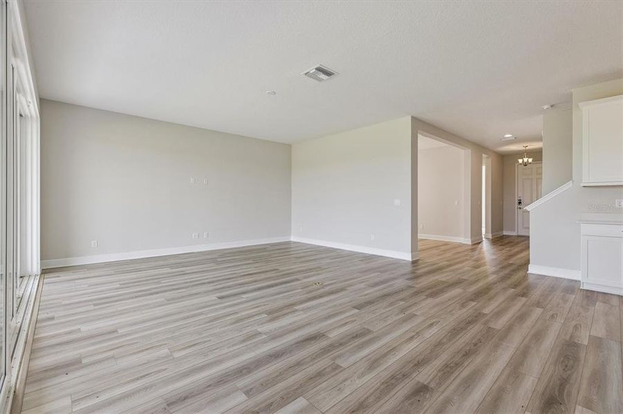 Spacious, unfurnished interior of a new home in Mirada, San Antonio (Image 13).