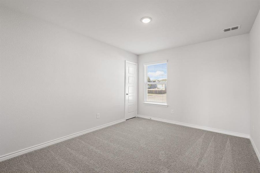 Spacious, unfurnished interior of a new home in Sycamore Landing, Fort Worth (Image 18).