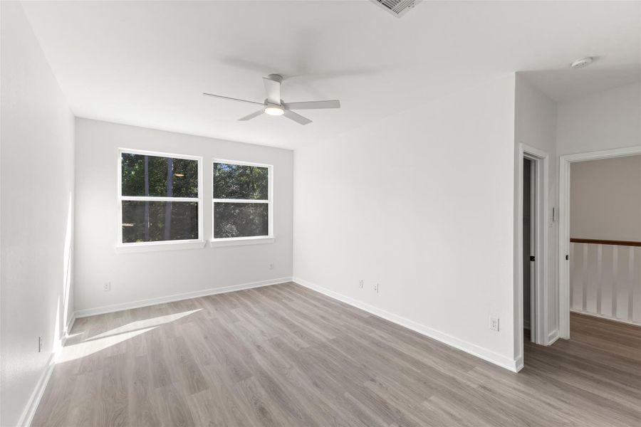 Spacious, unfurnished interior of a new home in , Conroe (Image 19).
