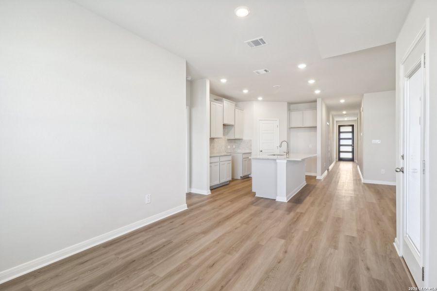 Spacious, unfurnished interior of a new home in , San Antonio (Image 27).