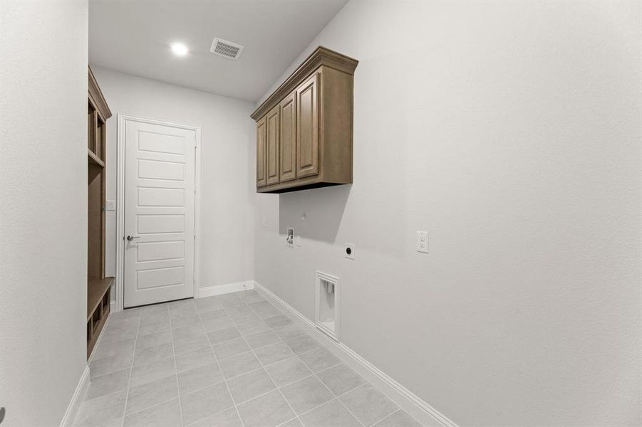 Spacious, unfurnished interior of a new home in Las Brisas at Stoney Creek, Sunnyvale (Image 30). Spacious, unfurnished interior of a new home in Las Brisas at Stoney Creek, Sunnyvale (Image 30).