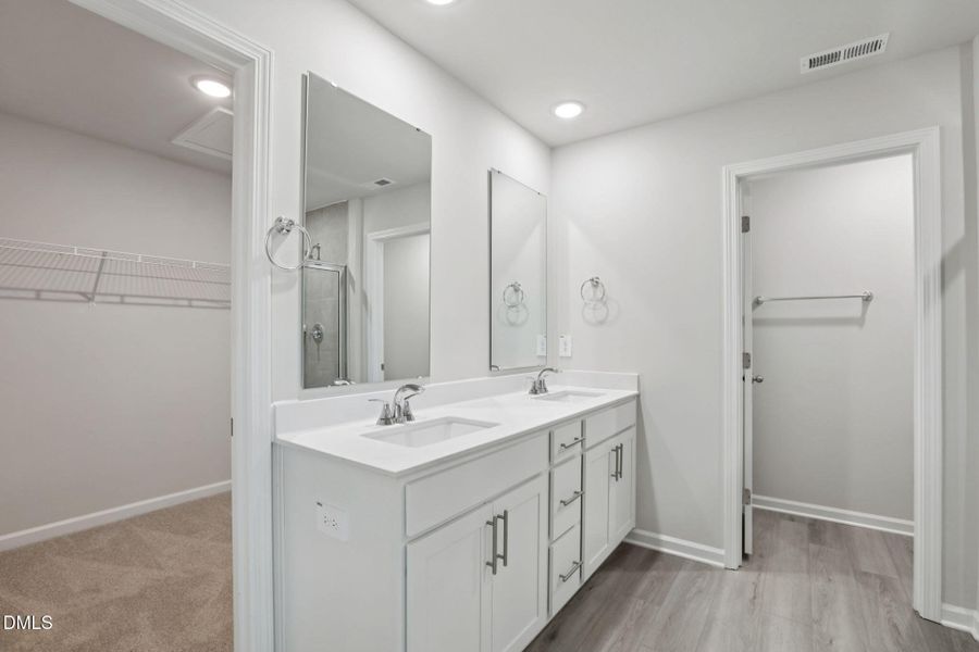 22-web-or-mls-Raleigh- River Glen-36 Hof