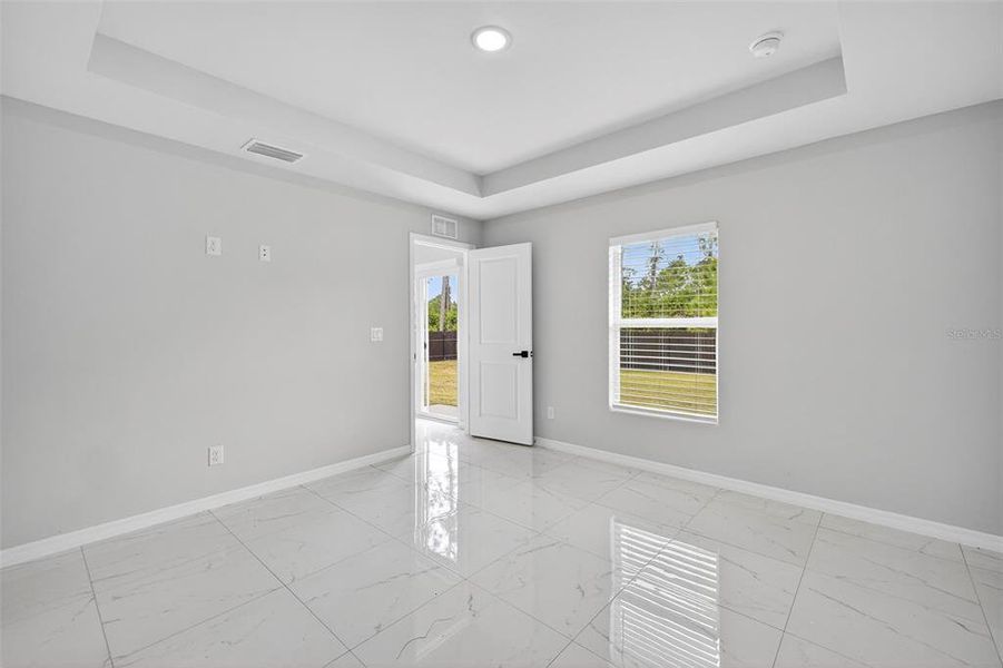 Spacious, unfurnished interior of a new home in , Lehigh Acres (Image 14).