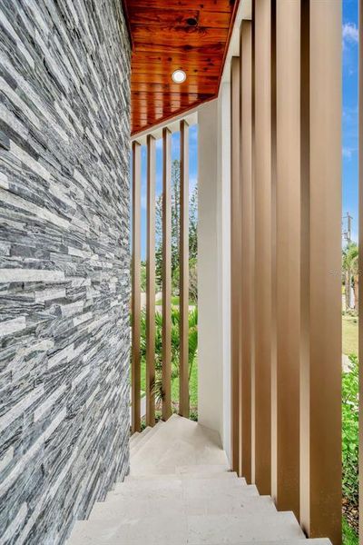 Exterior details and patio area of a home in , St. Petersburg (Image 31).