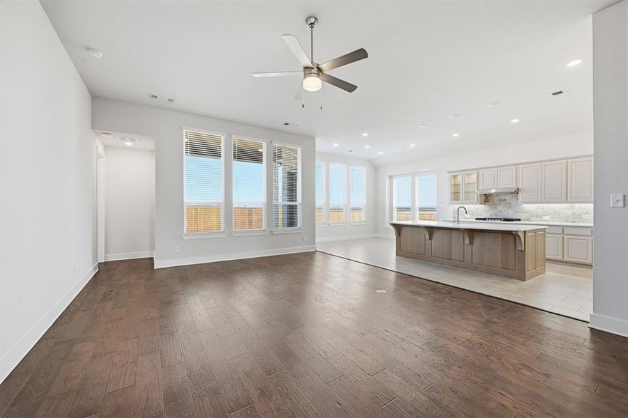 Spacious, unfurnished interior of a new home in Canyon Creek Estates, Sherman (Image 24).
