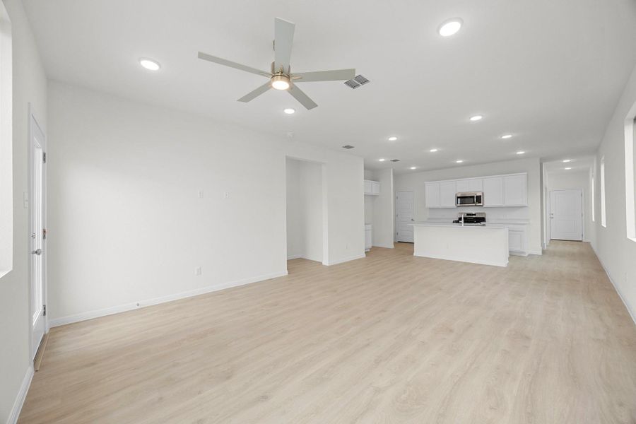 Spacious, unfurnished interior of a new home in Trinity Ranch, Elgin (Image 27). Spacious, unfurnished interior of a new home in Trinity Ranch, Elgin (Image 27).