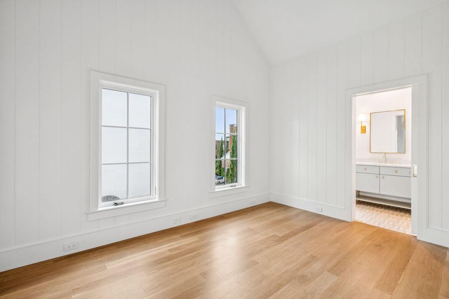 Spacious, unfurnished interior of a new home in , Charleston (Image 54).