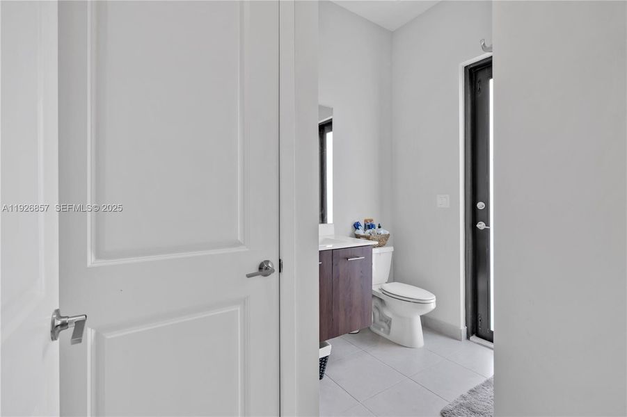 Furnished interior view inside a new home in , Miramar (Image 8).