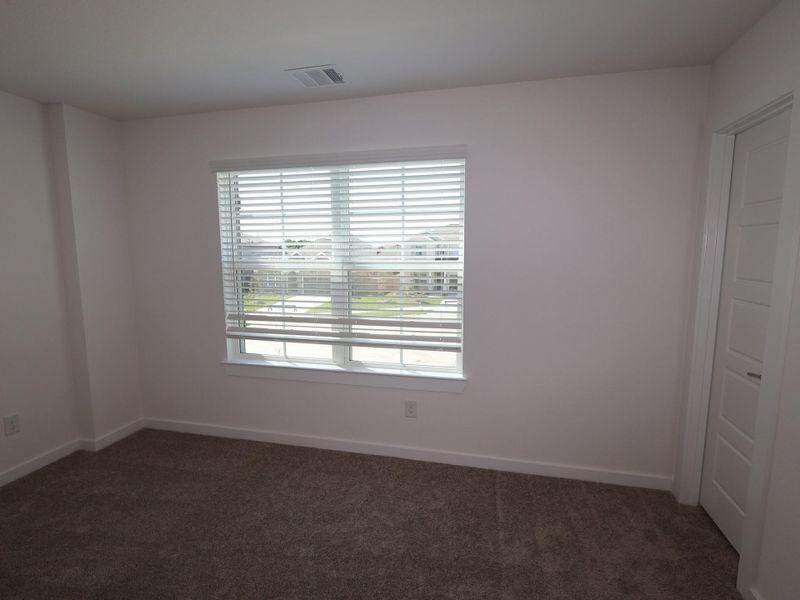 Spacious, unfurnished interior of a new home in Miller's Pond, Rosenberg (Image 21).