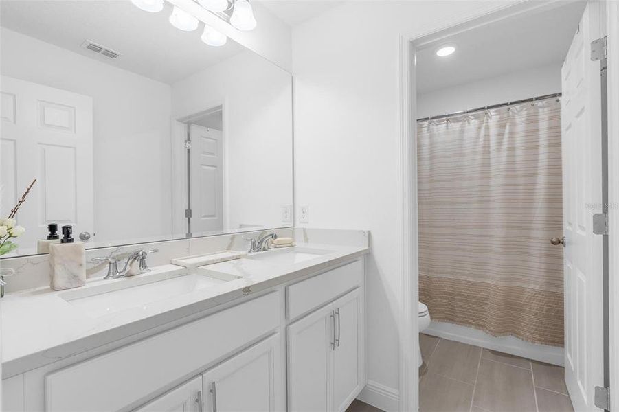 Furnished interior view inside a new home in Ridgeview, Clermont (Image 26).