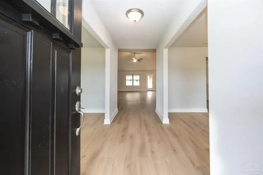 Spacious, unfurnished interior of a new home in Spring Hill, Spring Hill (Image 8).