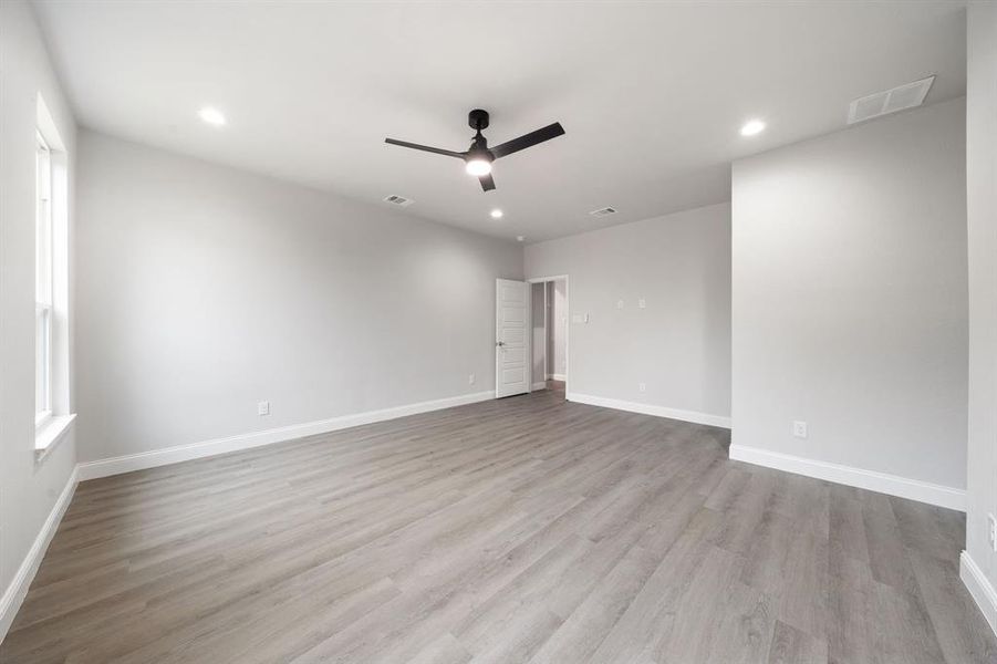 Spacious, unfurnished interior of a new home in , Greenville (Image 27).