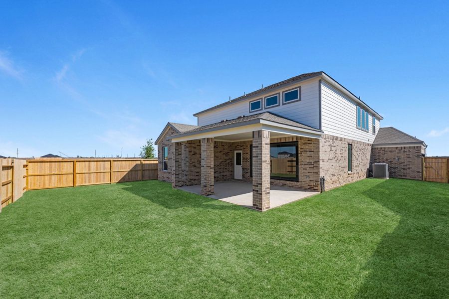 Exterior details and patio area of a home in Sunterra Lakes, Brookshire (Image 3).