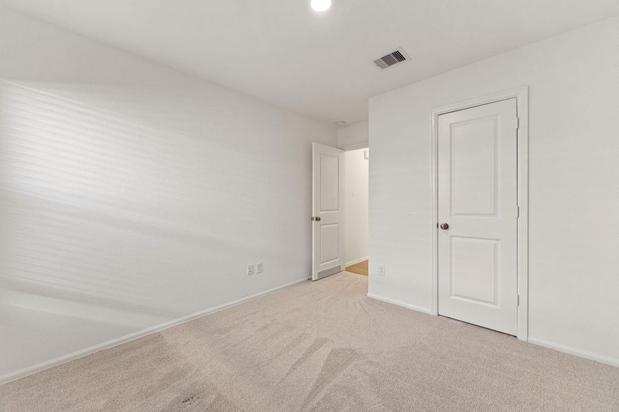 Spacious, unfurnished interior of a new home in Tavola, New Caney (Image 29).