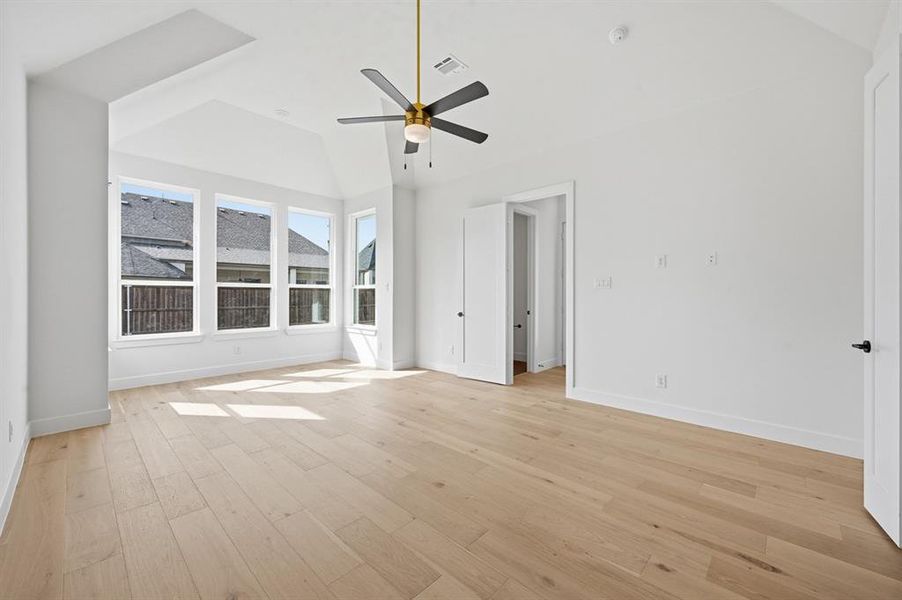 Spacious, unfurnished interior of a new home in Mustang Lakes, Celina (Image 16).