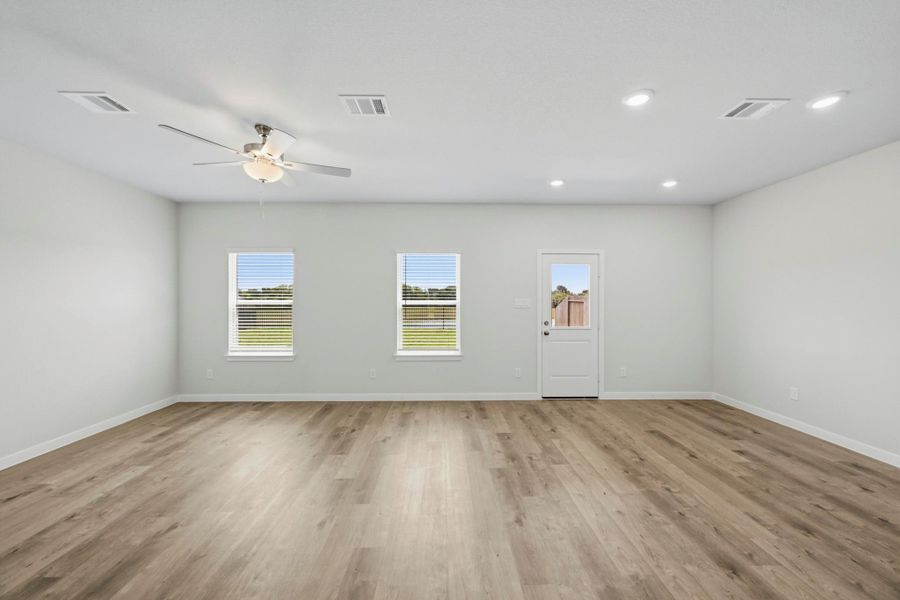 Spacious, unfurnished interior of a new home in Paloma at Sanford Farms, Waller (Image 14).