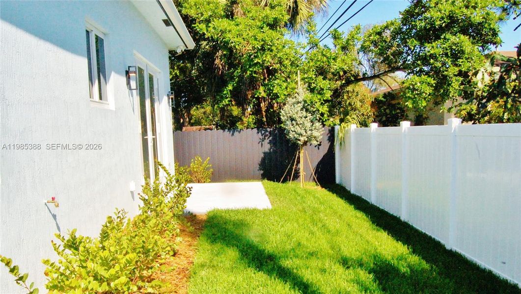 Exterior details and patio area of a home in , Pompano Beach (Image 19).