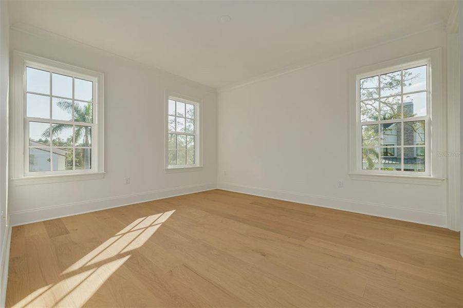 Spacious, unfurnished interior of a new home in , St. Petersburg (Image 23).