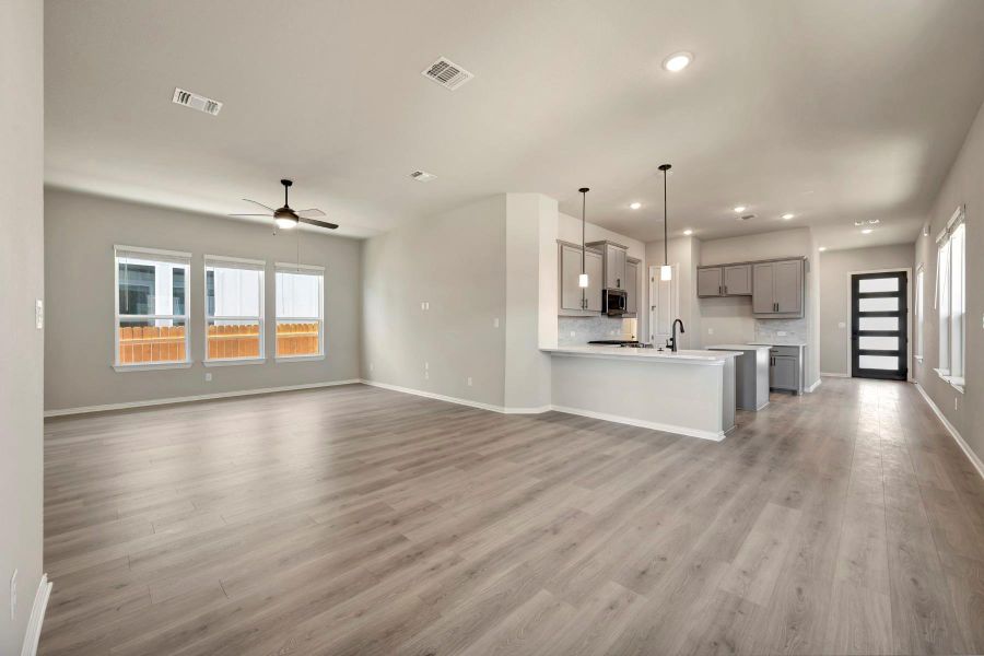 Spacious, unfurnished interior of a new home in Heritage, Dripping Springs (Image 24).