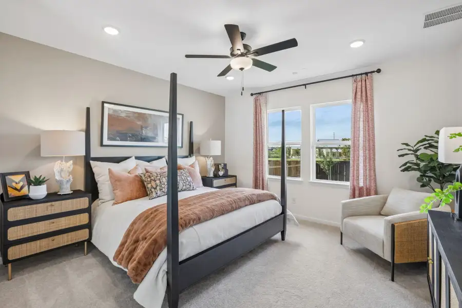 Representative furnished interior of a home built from the Sparrow by Taylor Morrison in Longview, Del Valle (Image 18).